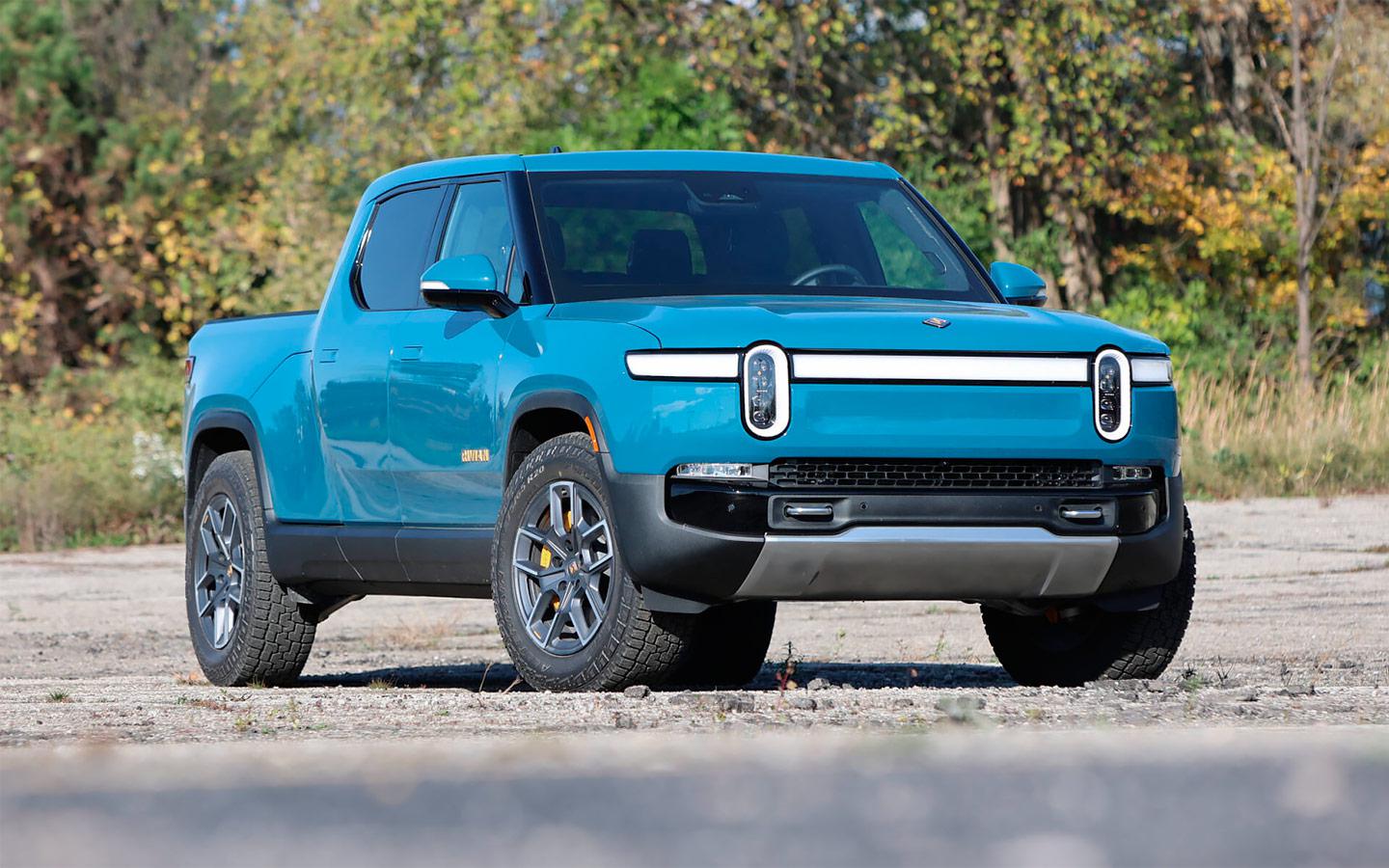 Rivian не отстает от Tesla и достигает превосходных результатов по поставкам.